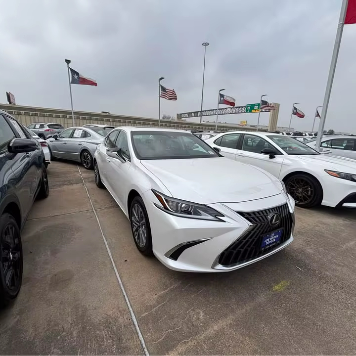 Used 2025 Lexus ES 350 FWD Brand: OEM Warranty: 3 years Place of origin: Texas, United States Vehicle condition: Pre-owned with limited wear, inspected for quality and safety Robust luxury sedan with smooth ride, refined interior, and advanced tech